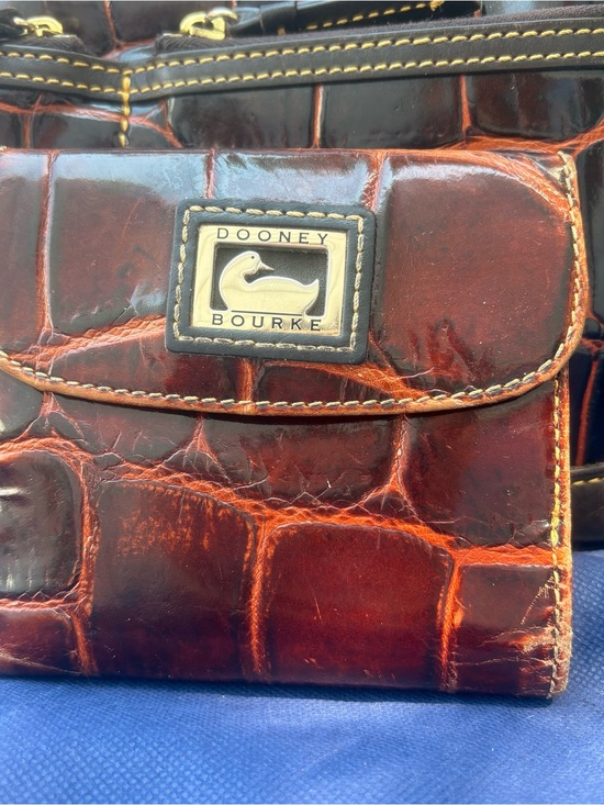 Dooney & Bourke Croc-embossed Leather Wallet – Beige / Tan  Dooney & Bourke Brown Croc-Embossed Leather Shoulder Bag with Wallet